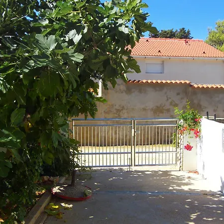 Kosljun 3321c Pag Town